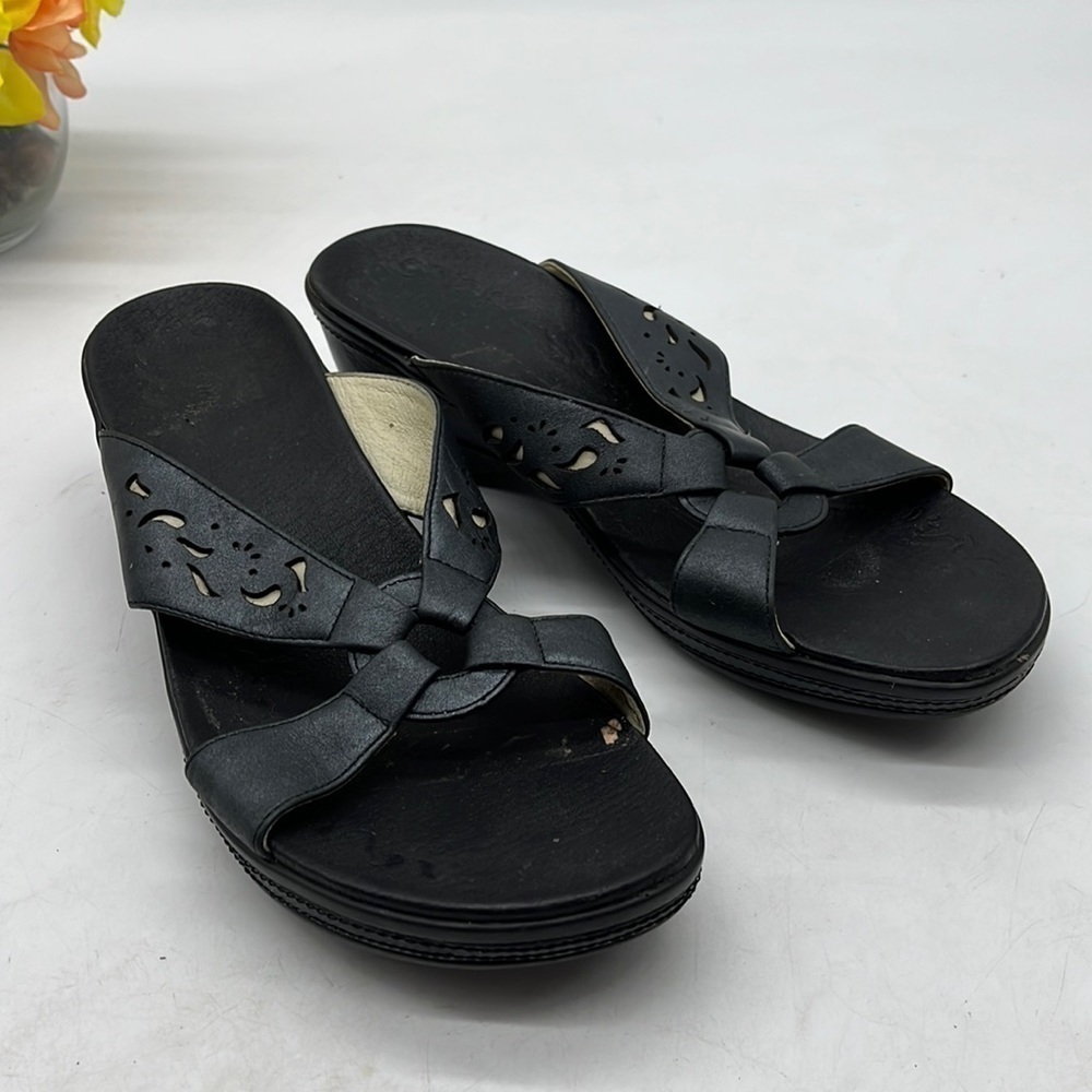 Red wing Black Criss Cross Wedge Sandal Size 9. BLW2644